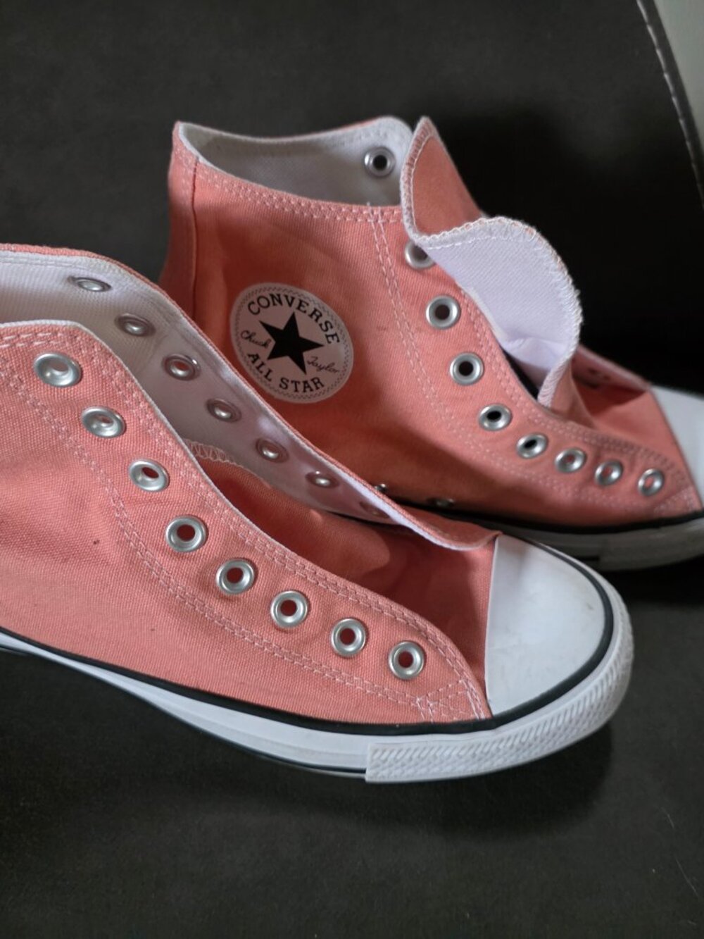 Converse peachy color no laces